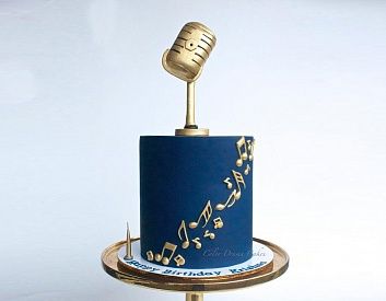 Торт «Золотой микрофон»