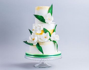 Свадебный торт с Цветами магнолия