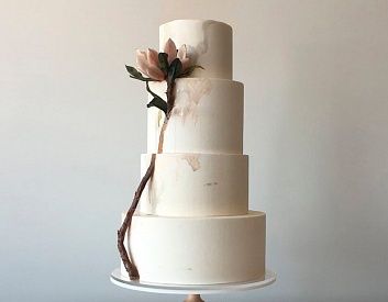 Свадебный торт с Цветком