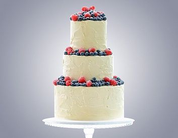 Свадебный торт без мастики с Ягодами