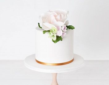 Одноярусный Свадебный торт с белым цветком